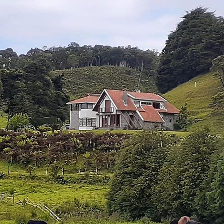 Chacara Com Wi-Fi, Churrasqueira E Lazer Em 库尼亚 外观 照片